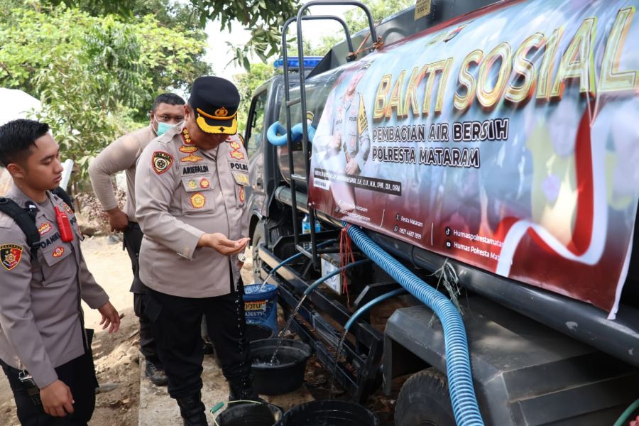 Aksi Sosial Kapolisian: 10 ribu Liter Air Bersih untuk Warga Terdampak Krisis Air