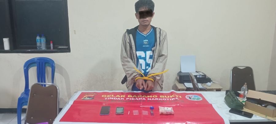 Digerebek Saat Senja! 2 Terduga Pengedar Sabu di Lotim Dibekuk, Polisi Sita 1,36 Gram Narkotika
