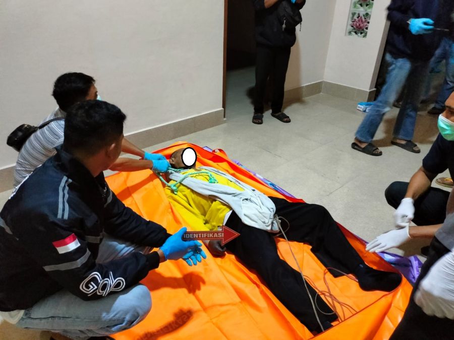 Geger! Guru di Masbagik Utara Ditemukan Gantung Diri Di Atas Plafon Rumahnya