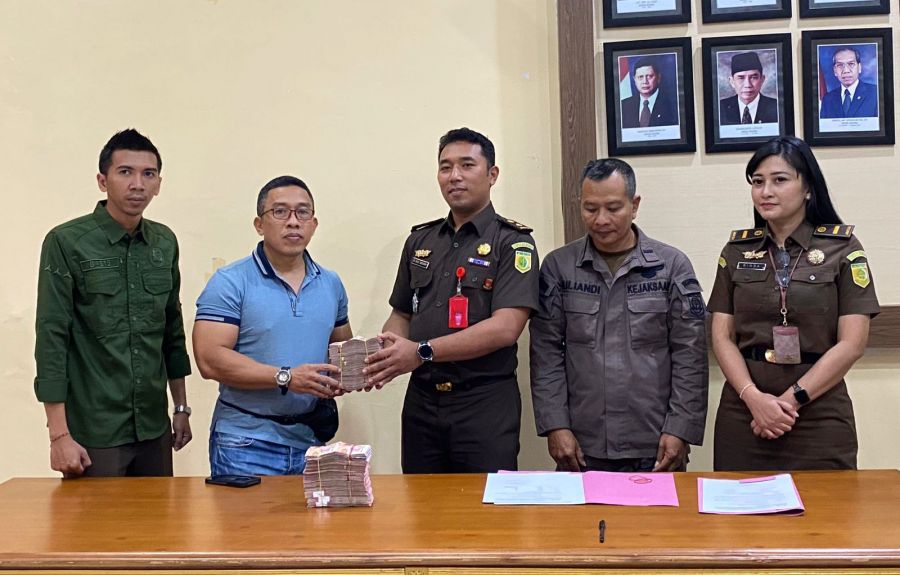 Korupsi PT. AMG: Dosen dan Kabid Dinas ESDM NTB Baru Serahkan Rp200 Juta ke Kejari Lotim