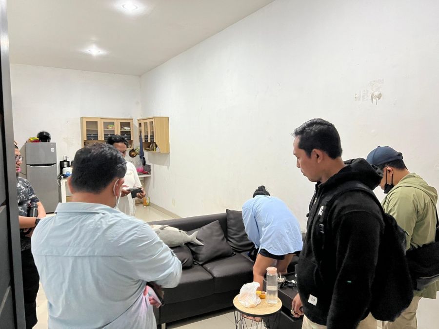 Malu? Masih Pake CD, Satgas SIRI Tangkap DPO Cantik di Kamar Hotel Bali