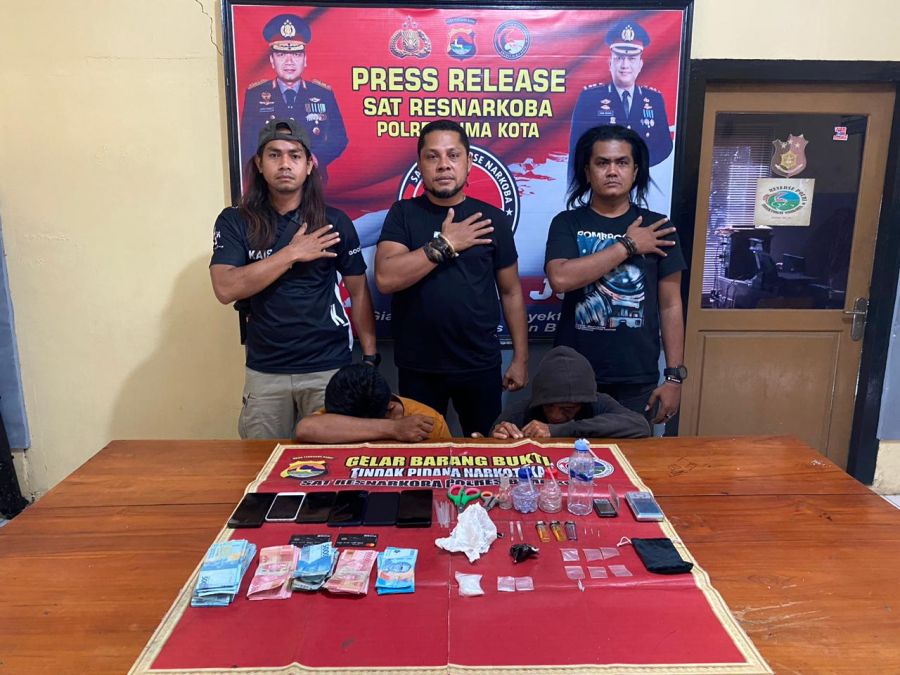 Operasi Kaisar Hitam: Tim Polres Bima Kota Bekuk Dua Pengedar Narkoba dan Amankan Sabu 19 Gram
