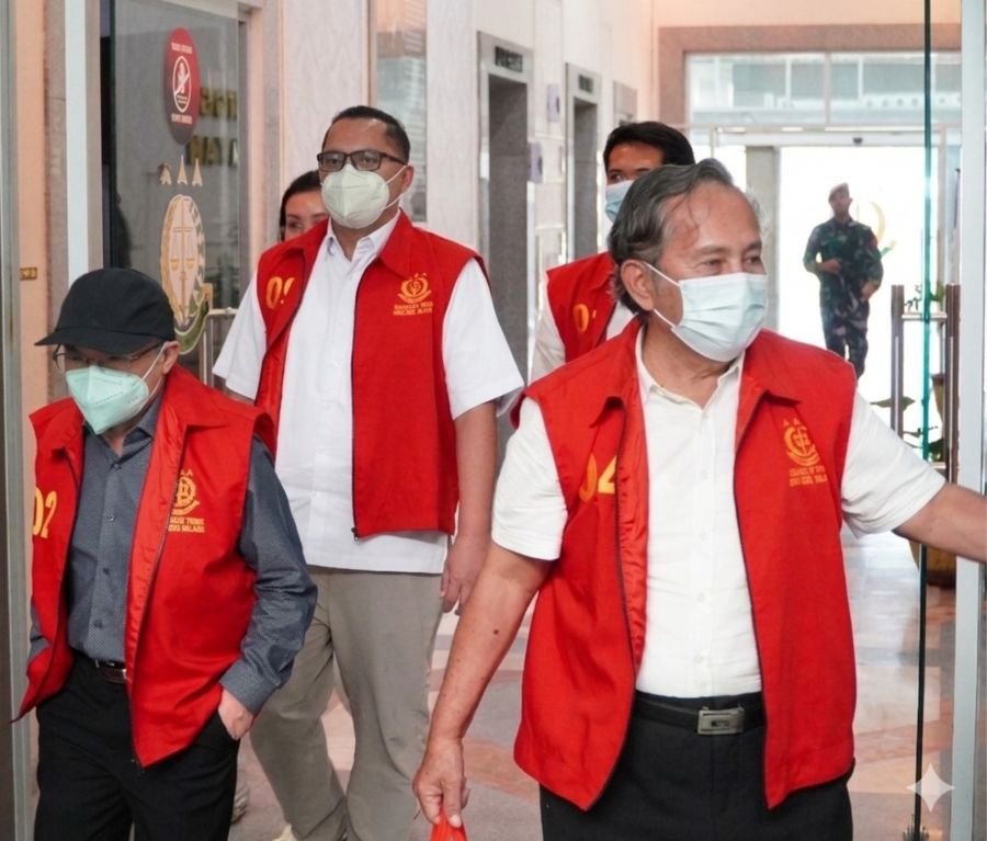 Penyerahan Tahap II: Enam Tersangka Kasus Kredit Bank Milik Pemerintah Dilimpahkan ke Kejaksaan