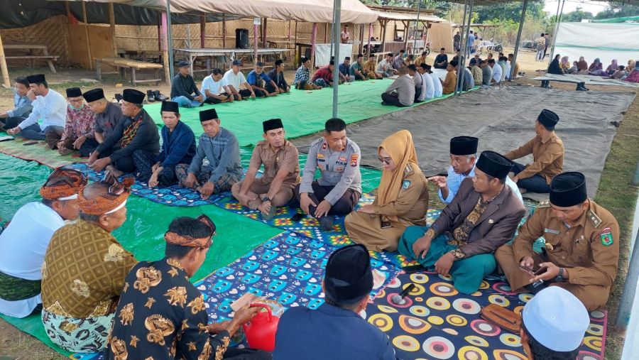 Pilkada Melbao: Kapolsek Kayangan Ciptakan Suasana Adem di Tengah Masyarakat Desa Sesait