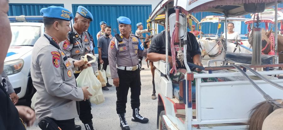 Polsek Ampenan dan Bid Propam Polda NTB: Sinergi untuk Kemanusiaan di Tengah Persiapan Pilkada 2024