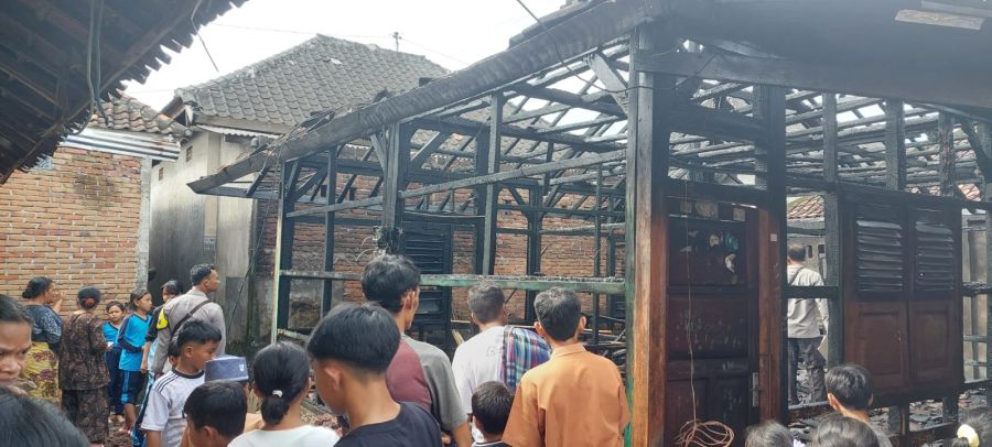 Sedih! Rumah dan Tabungan Rp 350 Ribu Milik Buruh Tani di Wanasaba, Ludes Terbakar Pagi Tadi